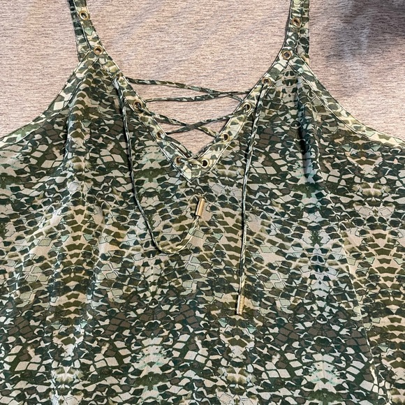 GUESS Tank Top - Picture 4 of 9